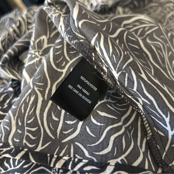 ❤️ Torrid floral flowy Top 2X - Picture 9 of 9